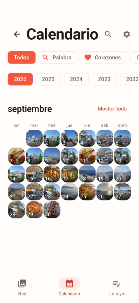 La vista del mes: una cuadrícula de calendario en la que cada día de septiembre lleva la foto que se hizo ese día.